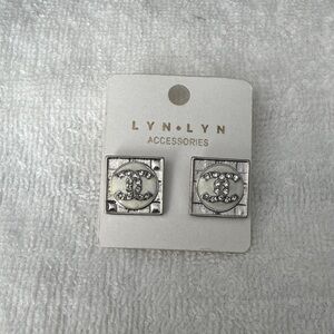 Lyn Lyn Silver and Cream Square Earrings